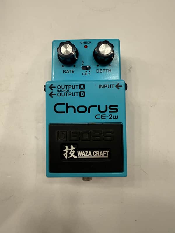 Boss CE-2W