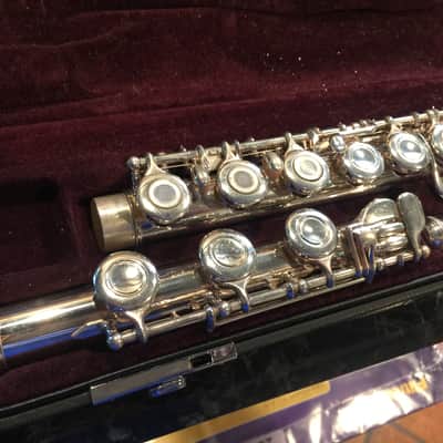 Yamaha YFL-481H solid silver low B flute In original box image 3