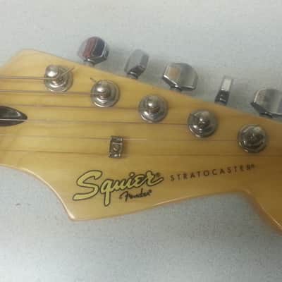 Fender Squier Strat Olympic White, with Antique White Pearl Pick Guard image 3