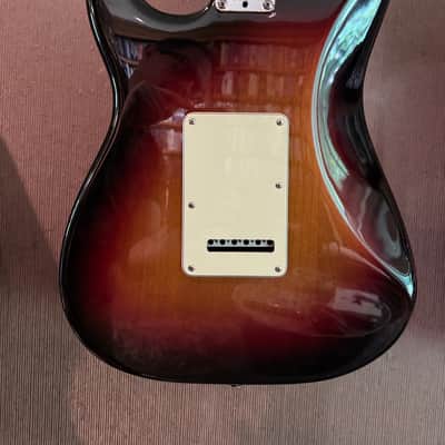 Fender American Deluxe Fat Stratocaster HSS 2005 - Three Tone Sunburst image 2