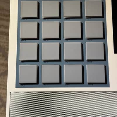 Akai MPC Live II Standalone Sampler / Sequencer Retro Edition 2020 - Present - Grey image 8