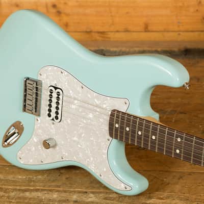 Fender Tom DeLonge Stratocaster - Rosewood - Daphne Blue image 5