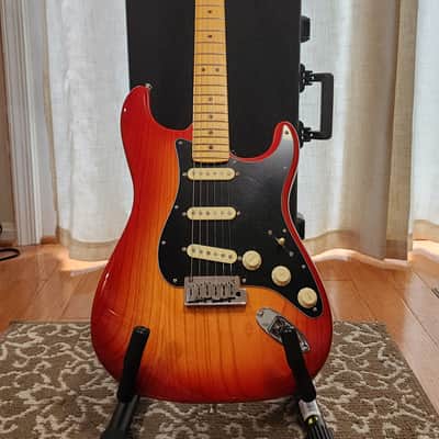 Fender American Ultra Luxe Stratocaster 2021 - 2024 - Plasma Red Burst image 1