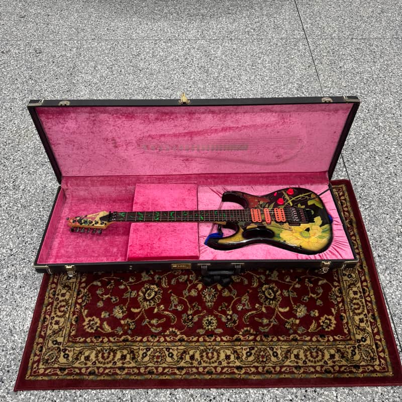 ケース付き最終価格Ibanez Steve vai　モデル　明日即発送 Ibanez JEM77-FP Steve Vai Signature Black Floral Pattern | Reverb