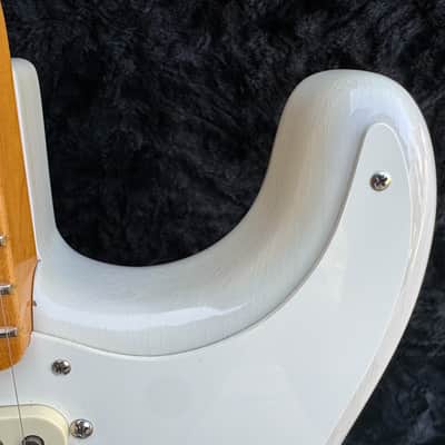 Fender Eric Johnson Stratocaster with Maple Fretboard 2005 - Present White Blonde image 6