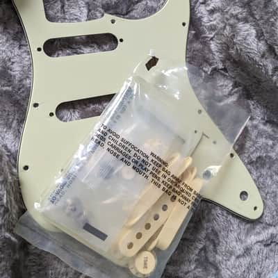 Fender American Professional Stratocaster with Rosewood Fretboard 2017 - 2019 - 3-Color Sunburst image 7