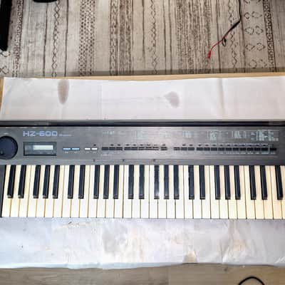[PARTS/AS-IS] Casio HZ-600 SD 61-Key Synthesizer 1980s