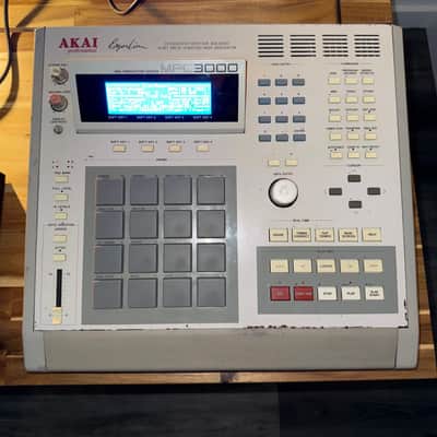 Akai MPC3000 MIDI Production Center 1993 - 2001 - Grey