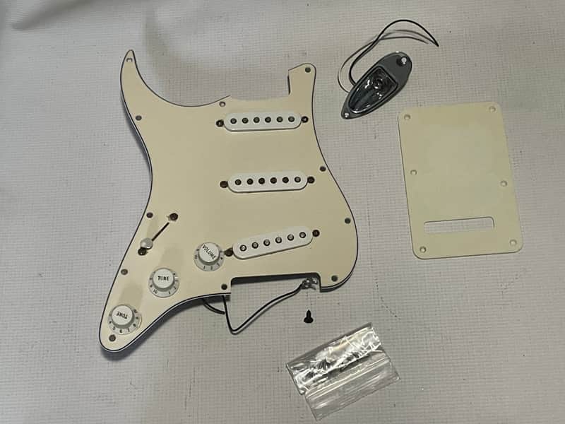 2006 MIM Fender Mexico Stratocaster Lefty White Loaded SSS Pickguard 11 Screw 3 Ply image 1