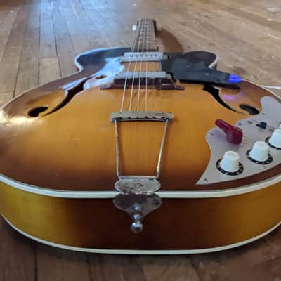 Lafayette V-31 Arched Top Hollow Body Guitar 1960s Sunburst Cutaway Japan  Teisco image 5