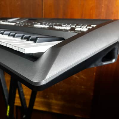 Yamaha PSR-S670 61-key Arranger Workstation w/ bag image 8