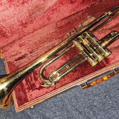 Getzen Elkhorn trumpet with case/mouthpiece. USA. Good playing condition. image 3