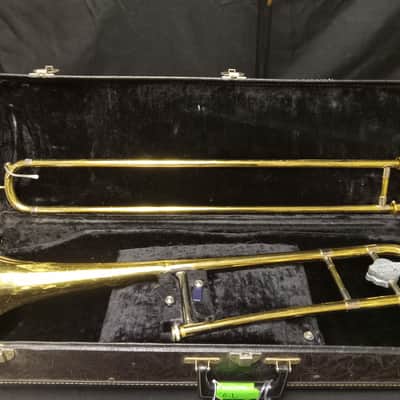 Holton Collegiate Slide Trombone serial 488628 - Lacquer image 1