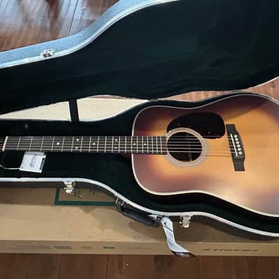Martin  D28  - Satin Amberburst #2816802 /4lbs. 11.4oz image 1