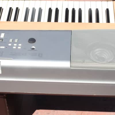 Yamaha DGX 620 2006 - Wood Look Trim image 3