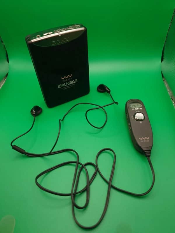 😮 Professionally Restored SONY WM-WX777 cassette walkman W Working Receiver image 1