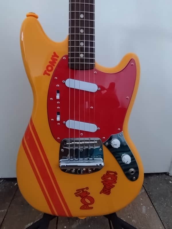 Fender Vintera II 70's Competition Orange Mustang 2023 with Fender gig bag, Vox cable and wide red leather strap