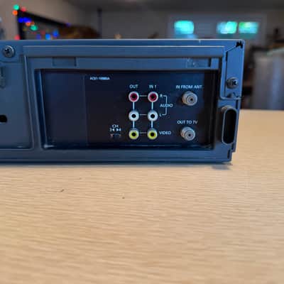 Samsung VR8608 VHS VCR 4 Head Hi-Fi Stereo Tested w/ Remote Fully Working DA image 9
