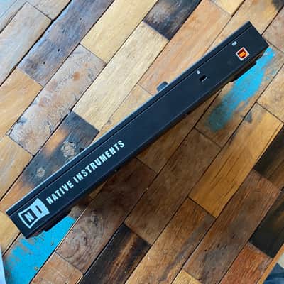Native Instruments Maschine Mikro MK1 (Legacy Hardware / MIDI Controller Only) image 3