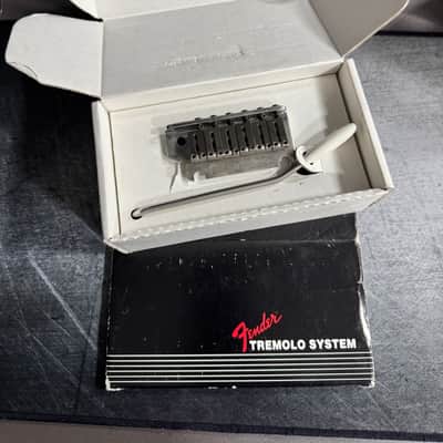Fender 099-2050-000 American Series Stratocaster Tremolo Bridge Assembly 2010s - Chrome image 1
