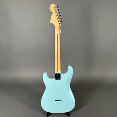 Fender Tom Delonge Stratocaster RW Daphne Blue 2,9 kg inkl. Gigbag image 7