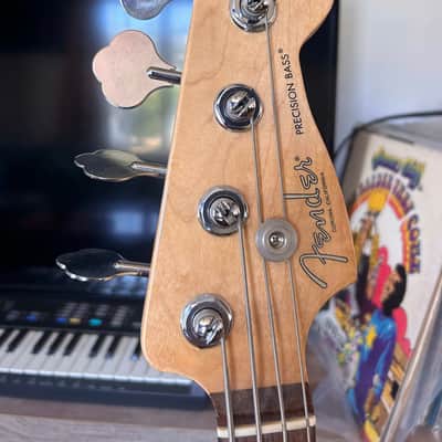 Fender American Professional Precision Bass 2018 - Sunburst image 4