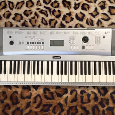 Yamaha DGX-220 Portable Grand Piano 76-Key Keyboard Bild 1