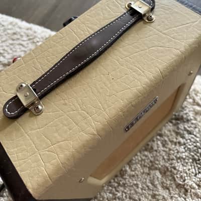 Fender Champion 600 5-Watt 1x6" Guitar Combo 2007 - 2012 - Two-Tone Blonde / Brown image 3