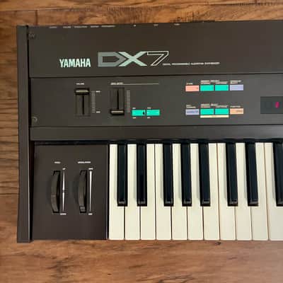 Yamaha DX7 Programmable Algorithm Synthesizer with Cartridge image 2