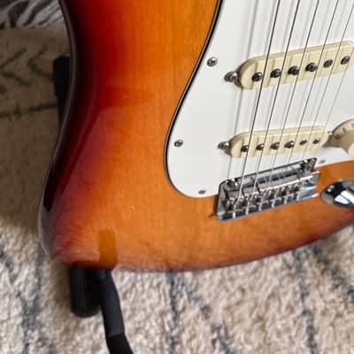 Fender American Professional Stratocaster with Maple Fretboard 2017 - 2019 - Sienna Sunburst image 6