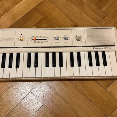 RARE Vintage Casio Casiotone MT-11 1980s Analog Synthesizer Keyboard