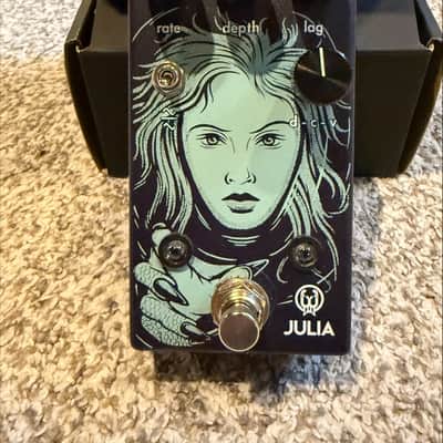 LIMITED EDITION CORAL Walrus Audio Julia Chorus / Vibrato V2 - Coral Series 2022 Coral - w/ Original Case & Candy
