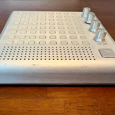 ThinkGeek Bliptronic 5000 Matrix Synthesizer image 4