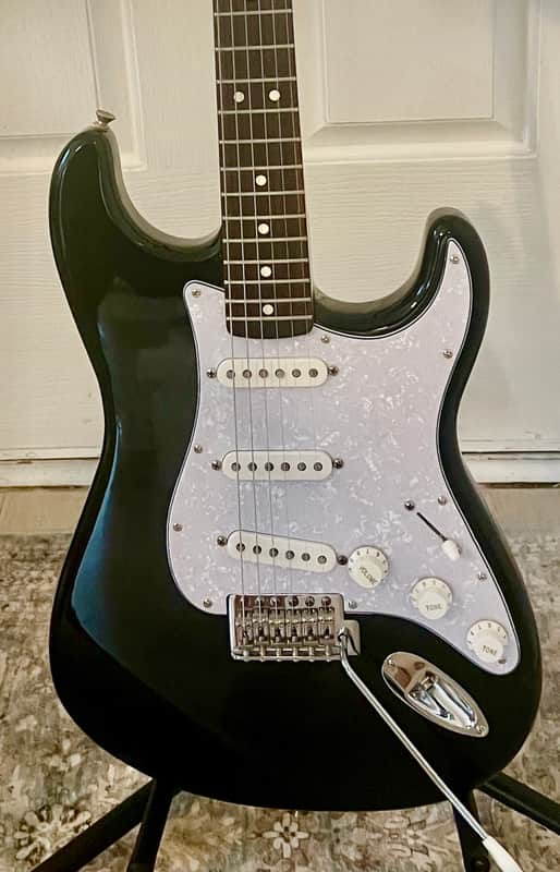 Fender Standard Stratocaster with Rosewood Fretboard