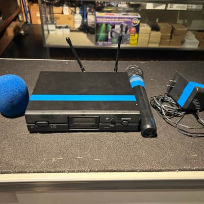 Audio-Technica ATW-2100 Wireless System - transmitter and receiver image 1