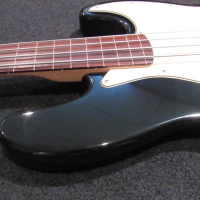2004 MIM Fender Standard Fretless Jazz Bass Black image 2