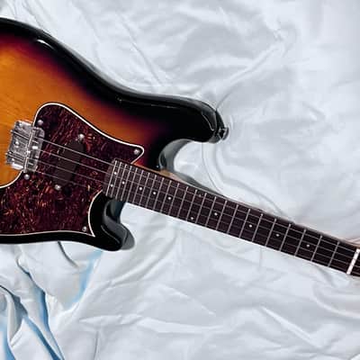 Fender Mando-Strat 4-String Electric Mandolin – 3-Color Sunburst Bild 1