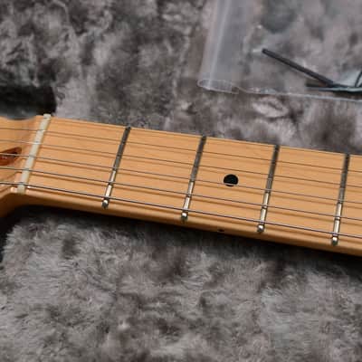 Fender American Professional Stratocaster with Maple Fretboard 2017 - 2019 - Olympic White image 3