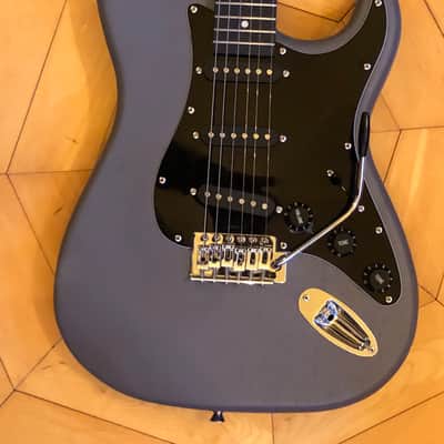 Donner Standard Series Stratocaster style Gray Electric Guitar Single Coil Pickups Soft Case, Strap image 5
