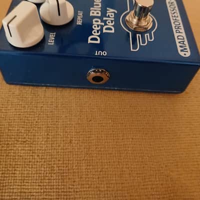 Mad Professor Deep Blue Delay PCB 2013 - Blue image 4