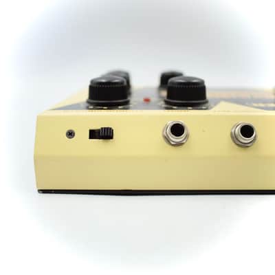 Behringer VM1 Vintage Time Machine Delay / Vibrato Guitar Effect Pedal S11xx453520 image 9