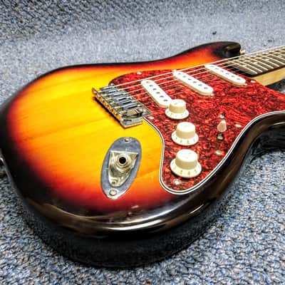 Fender Squier Stratocaster MIC 3 Tone Burst With Bag image 5