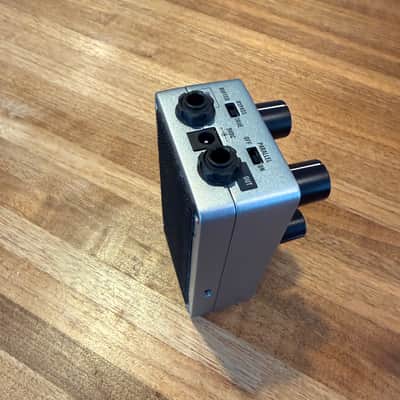 Universal Audio 1176 Studio Compressor 2023 - Present Silver / Blue image 4