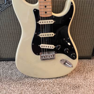 Fender Stratocaster with 3-Bolt Neck, Maple Fretboard 1971 - 1977 - Olympic White image 2