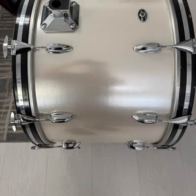 Slingerland Magnum 24x16 Bass Drum 1979 - Silver Mist Excellent condition! image 2