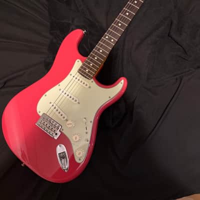 Fender American Professional Classic Stratocaster 2025 - Present - Faded Dakota Red