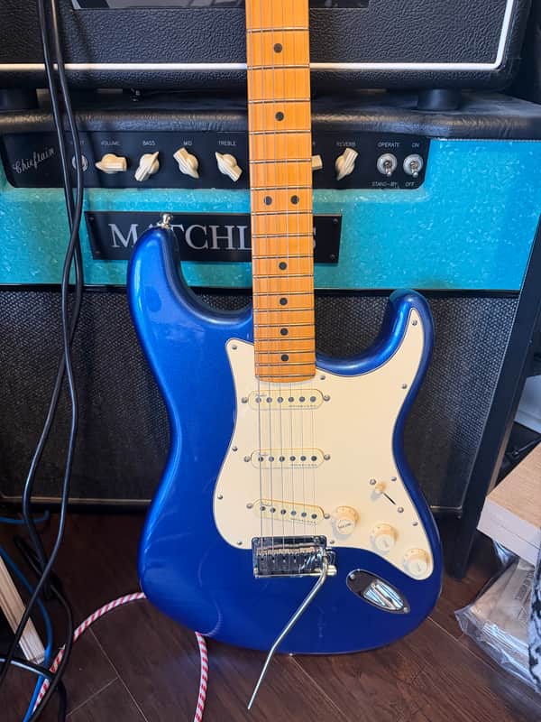 Fender American Ultra Stratocaster with Maple Fretboard 2019 - Present - Cobra Blue