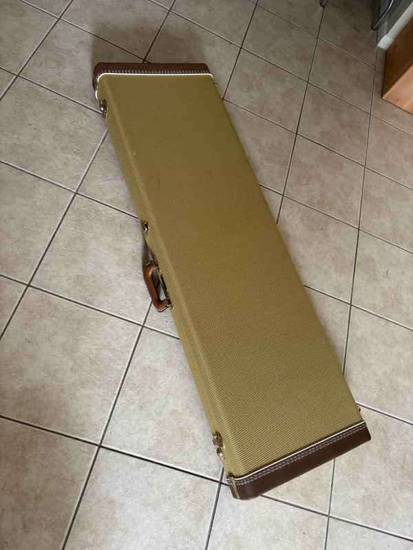 Fender P-Bass Tweed Hard case Red Velvet interior image 1