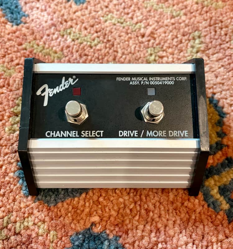 Fender 005-0419-000 2-Button Channel / Drive Footswitch with 1/4" Jack