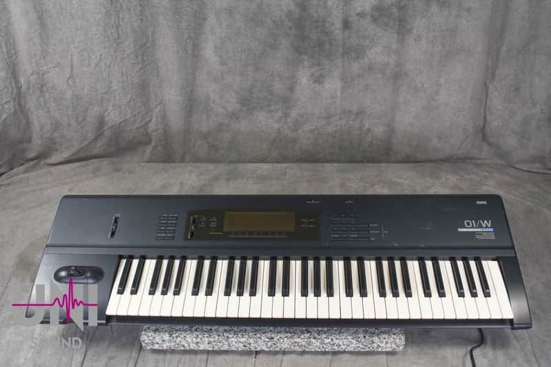 KORG 01/W Music Workstation synthesizer in Good condition image 1